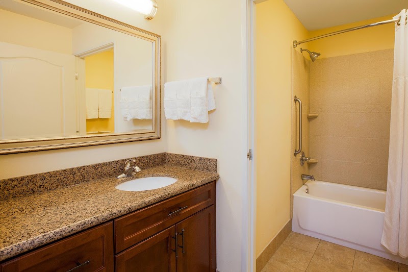 Staybridge Suites El Paso Airport Area by IHG - Staybridge Suites El Paso Airport Area by IHG 6680 Gtwy Blvd E, El Paso, TX 79915, USA