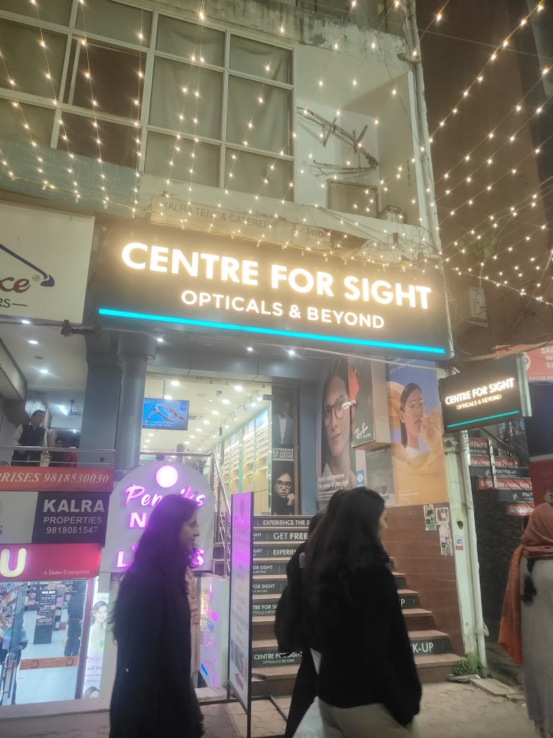 Max - Max Main Market, C Block 8, next to Haldiram's, Old Market, Block C, Malviya Nagar, New Delhi, Delhi 110017, India