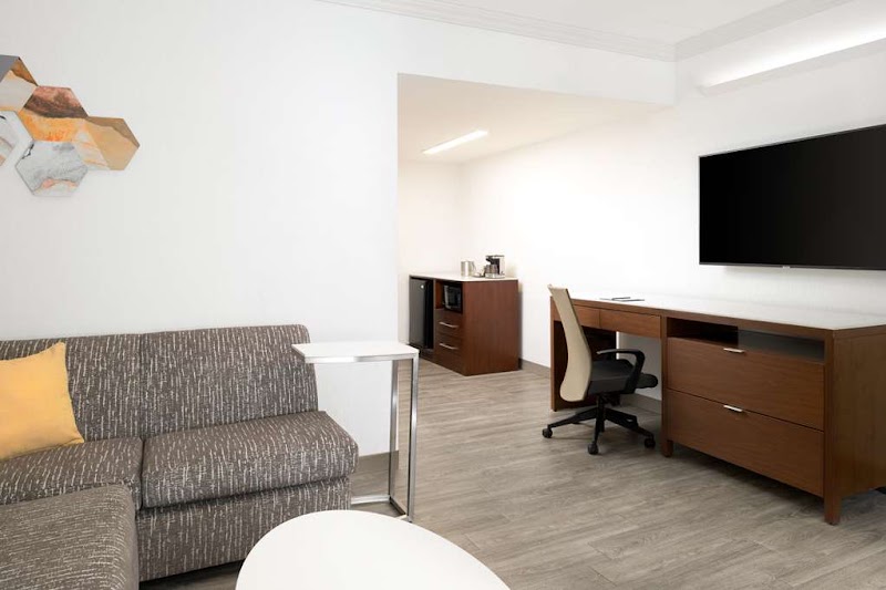 DoubleTree Suites by Hilton Hotel Phoenix - DoubleTree Suites by Hilton Hotel Phoenix, 320 N 44th St, Phoenix, AZ 85008, USA
