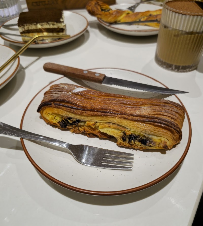 Dûmas Glacier & Café - Dûmas Glacier & Café 29, Rue, Dumas St, White Town, Puducherry, 605001, India