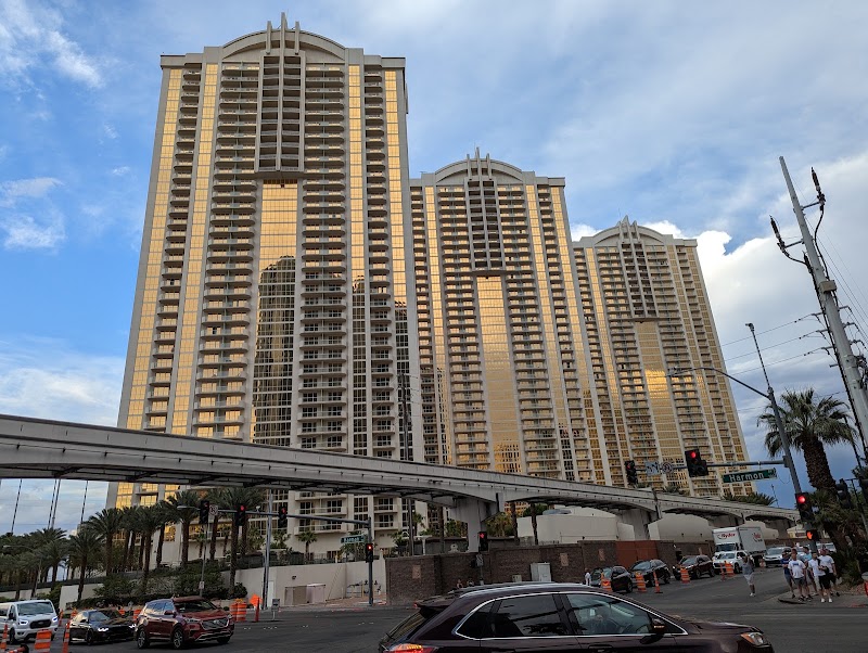 Luxury Suites International at The Signature - Luxury Suites International at The Signature 125 E Harmon Ave, Las Vegas, NV 89109, USA