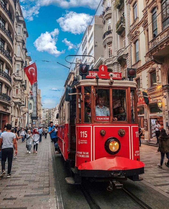 Taksim Square - Taksim Square, Kocatepe, Tak-ı Zafer Cd., 34435 Beyoğlu/İstanbul, Türkiye
