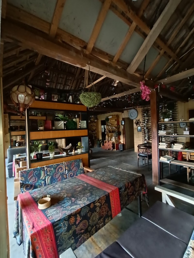 Menglunzhen - Menglunzhen, Mengla County, Xishuangbanna Dai Autonomous Prefecture, Yunnan, China, 666303