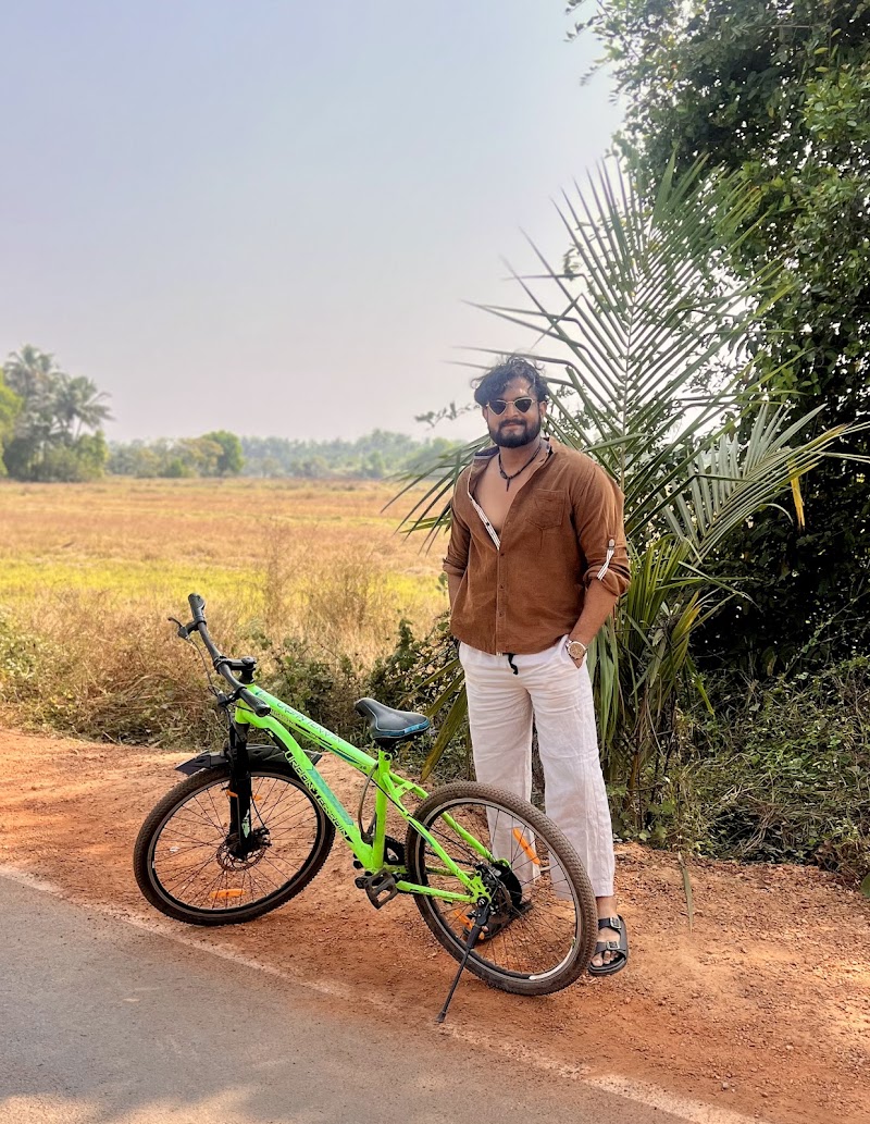 Dear Zindagi Movie Parra Road - Dear Zindagi Movie Parra Road, St. Annes Church Rd, Parra, Goa 403510, India