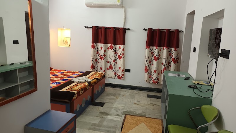 Jag Niwas Guest House and pure veg restaurant - Jag Niwas Guest House and pure veg restaurant 21, Gangaur Ghat Marg, near lake, Old City, Pichola, Udaipur, Rajasthan 313004, India