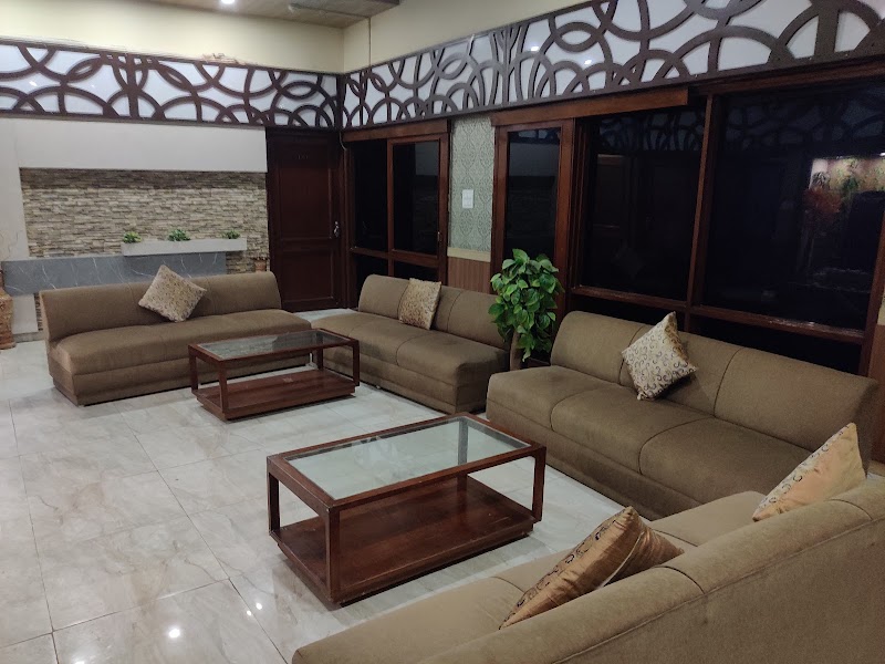 Hotel Executive - Hotel Executive 13, Madan Mohan Malviya Marg, Parehta, Gokhale Vihar, Butler Colony, Lucknow, Uttar Pradesh 226001, India