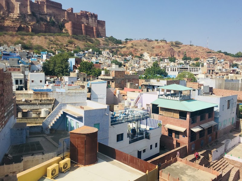 The Stepwell Hotel Rooftop - The Stepwell Hotel Rooftop Stepwell house Roof top, Toor Ji ka Jhalra, Makrana Mohalla, Gulab Sagar, Jodhpur, Rajasthan 342001, India