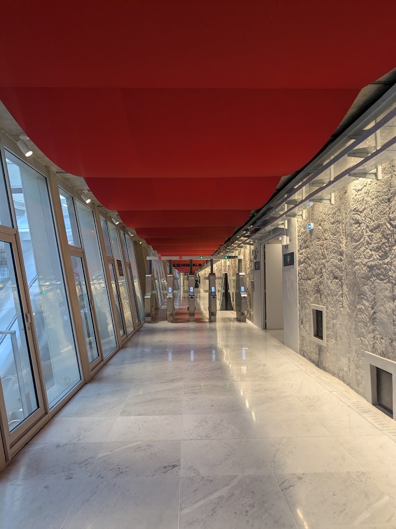 Neuilly Porte Maillot - Neuilly Porte Maillot 82 Av. de la Grande Armée, 75017 Paris, France