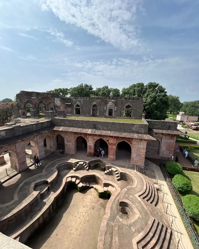 Hindola Mahal - Hindola Mahal, 994V+P5F, Sulibardi, Madhya Pradesh 454010, India