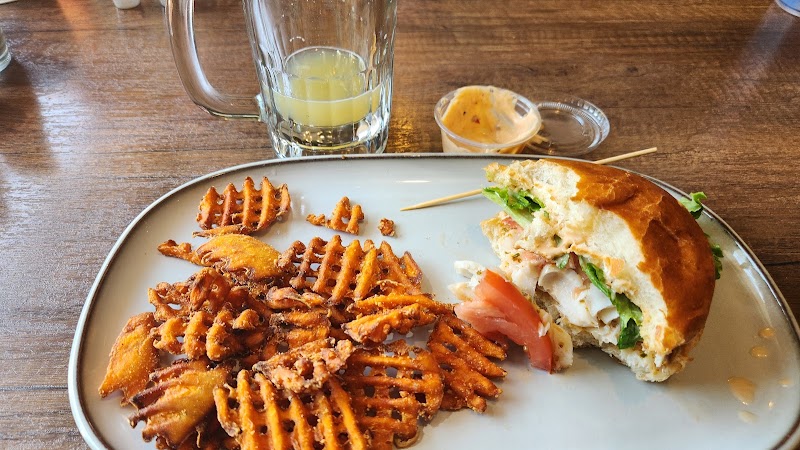 Sandtrap Pub & Grill - Sandtrap Pub & Grill 358 Mary St, Niagara-on-the-Lake, ON L0S 1J0, Canada