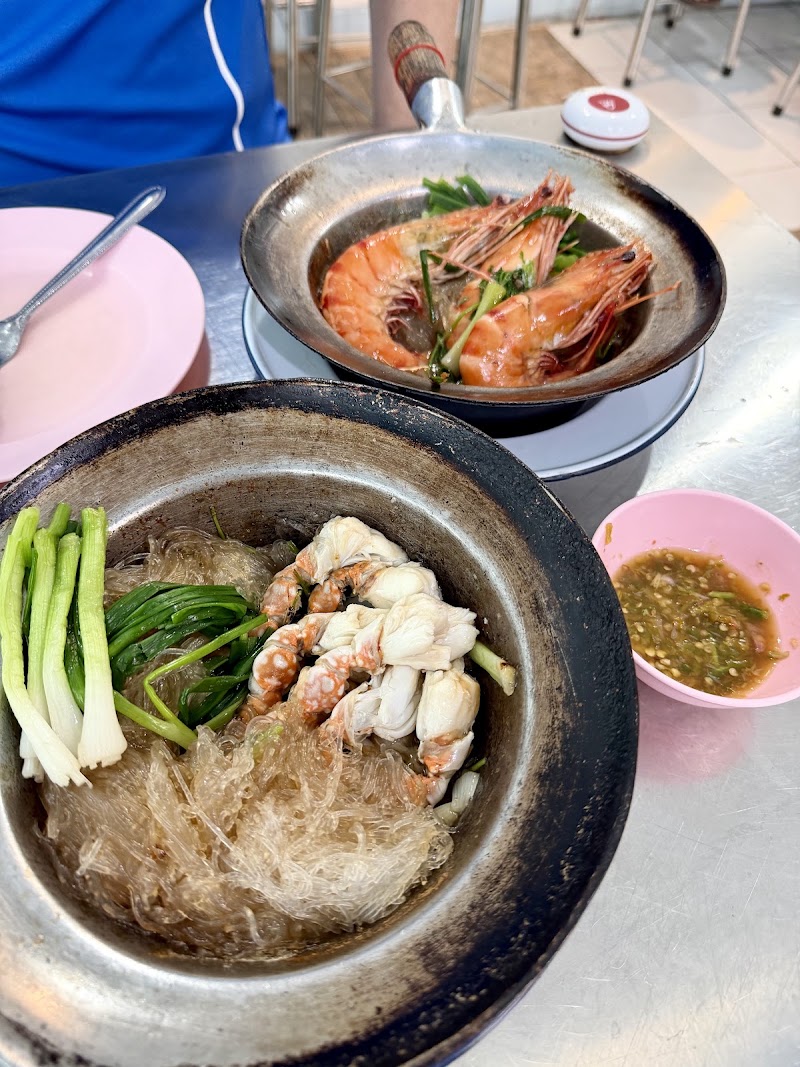 Somsak Claypot Crab @ Krung Thon Buri BTS - Somsak Claypot Crab @ Krung Thon Buri BTS, 124 17 Krung Thon Buri Road, Khwaeng Bang Lamphu Lang, Khet Khlong San, Krung Thep Maha Nakhon 10600, Thailand