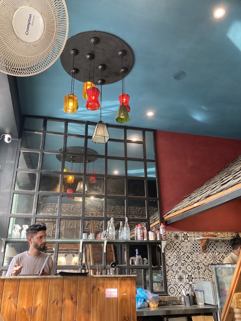 Sansa’s Bistro - Sansa’s Bistro market, Jibhi, Banjar, Himachal Pradesh 175123, India