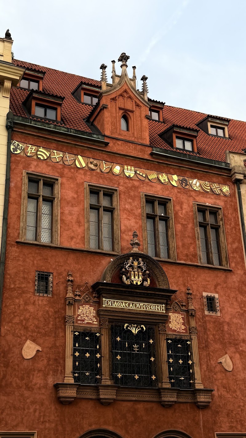 Socha lva (na fasádě na rohu domu Staroměstské náměstí 3/2) - Socha lva (na fasádě na rohu domu Staroměstské náměstí 3/2), Staroměstské nám. 3/2, Staré Město, 110 00 Praha-Praha 1, Czechia