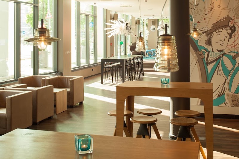 Hotel Motel One Köln-Mediapark - Hotel Motel One Köln-Mediapark Am Kümpchenshof 2, 50670 Köln, Germany