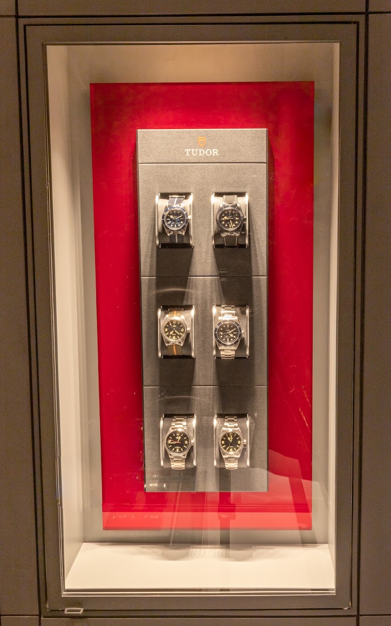 Kapoor Watch Co. - Official Rolex Retailer - Kapoor Watch Co. - Official Rolex Retailer G-69, G.F, NH-8, Ambience Mall, Ambience Island, DLF Phase 3, Sector 24, Gurugram, Haryana 122001, India