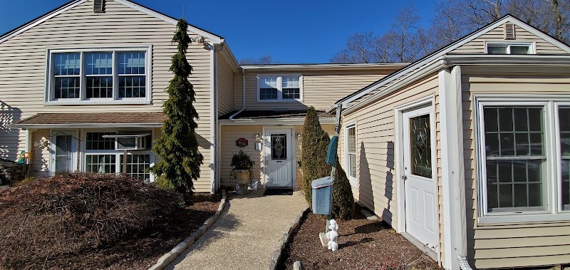 Cozy Quarters Pet Inn - Cozy Quarters Pet Inn, 89 Old Sayles Hill Rd, Lincoln, RI 02865, USA