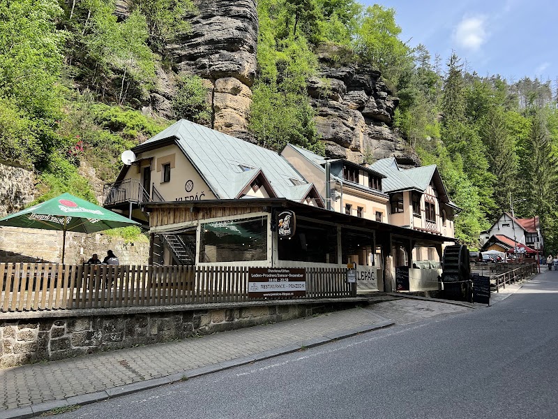 Waterfall Parking Lot - Waterfall Parking Lot, 407 17 Hřensko, Czechia