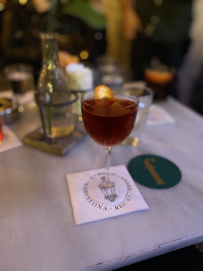 Farola Cocktail Bar Barcelona - Farola Cocktail Bar Barcelona Carrer del Rec, 67, Ciutat Vella, 08003 Barcelona, Spain