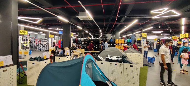 Garuda Mall Mysuru - Garuda Mall Mysuru, 8M53+JH2, Albert Victor Rd, Devaraja Mohalla, Agrahara, Mandi Mohalla, Mysuru, Karnataka 570001, India