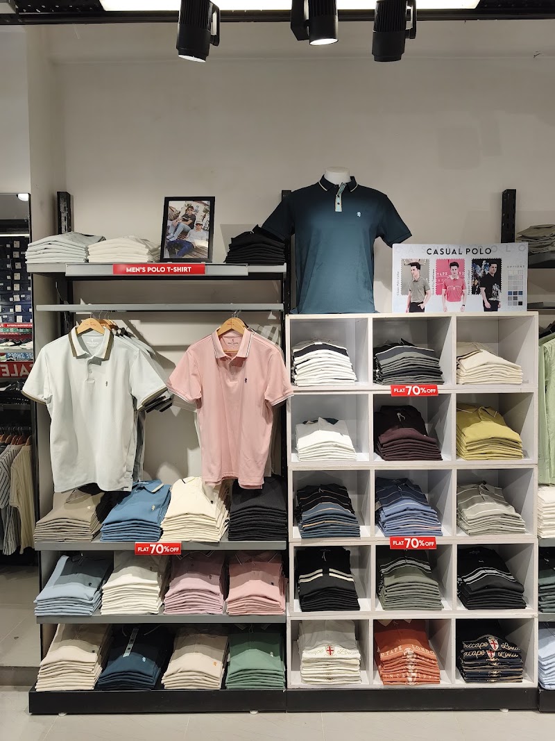 Red Tape Exclusive Online Store - Red Tape Exclusive Online Store, The Jewel Residency Khanyar, adjacent to Shiraz cinema, Khaniyar, Srinagar, 190003