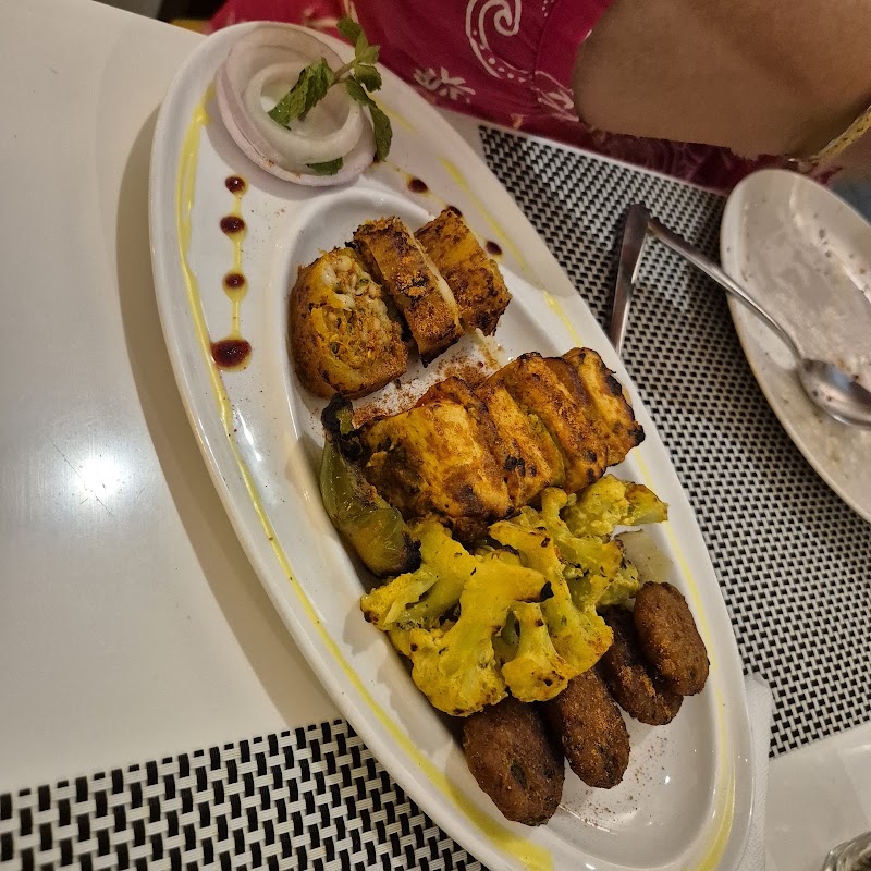 Seasons Cafe (Radisson Hotel) - Seasons Cafe (Radisson Hotel) Radisson Hotel, Lake City Mall, C/o, Ashok Nagar Main Rd, Ashok Nagar, Udaipur, Rajasthan 313001, India