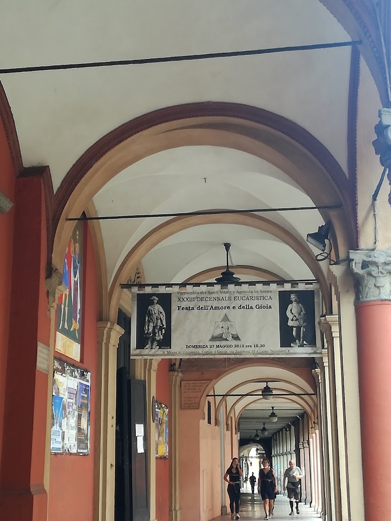 Porta San Vitale - Porta San Vitale, Piazza di Porta S. Vitale, 40125 Bologna BO, Italy