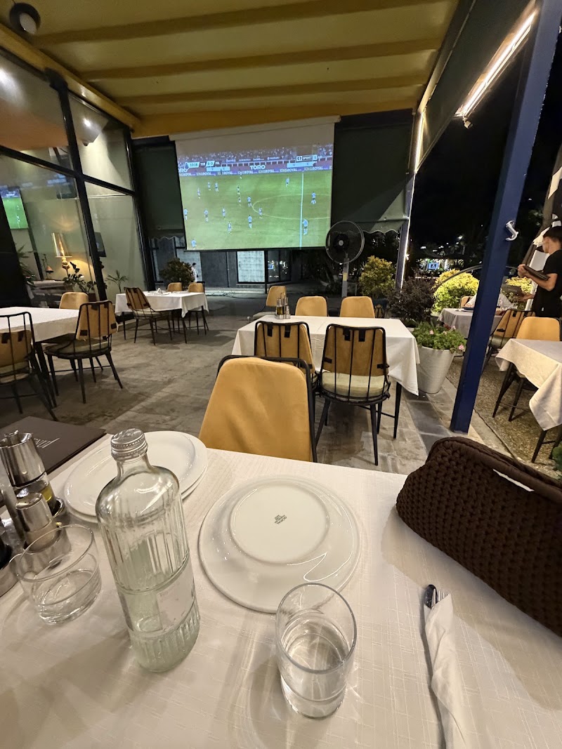 Restorant Lungo Mare - Restorant Lungo Mare, Komplexi OSLO Uji I Ftohte, Vlora, Albania
