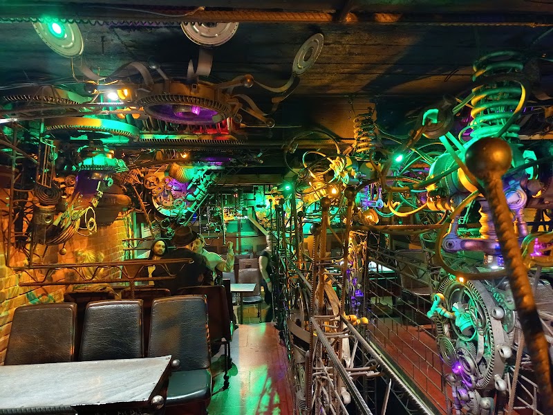 Cross Club - Cross Club 23, Plynární 1096, 170 00 Praha 7-Holešovice, Czechia