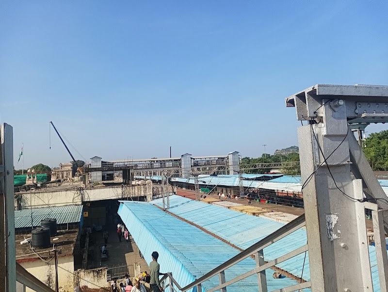 Gwalior Junction Railway Station platform 2 - Gwalior Junction Railway Station platform 2, 659M+26X, Junction, Railway Colony, Gwalior, Madhya Pradesh 474002, India