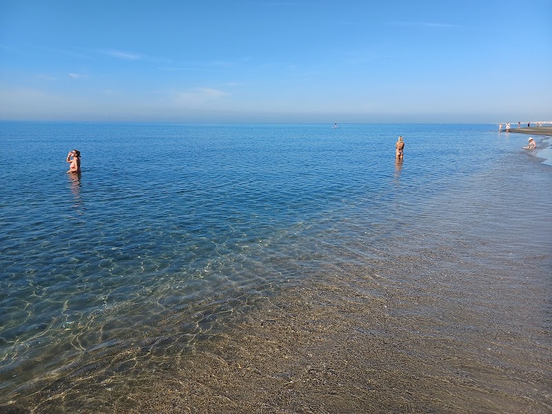Spiaggia libera Bianca - L’Amanusa Beach - Spiaggia libera Bianca - L’Amanusa Beach, Lungomare Amerigo Vespucci, 144, 00122 Lido di Ostia RM, Italy