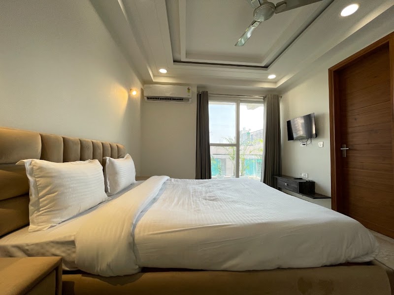 Bedchambers Service Apartments Ardee city - Bedchambers Service Apartments Ardee city, Plot No. A7, Block C, Ardee City, Sector 52, Gurugram, Haryana 122003, India