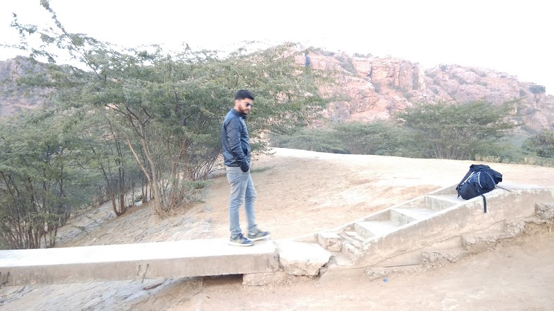 Dhauj Rock Climbing - Dhauj Rock Climbing 955P+X72, Manger - Dhauj Rd, Haryana 121004, India