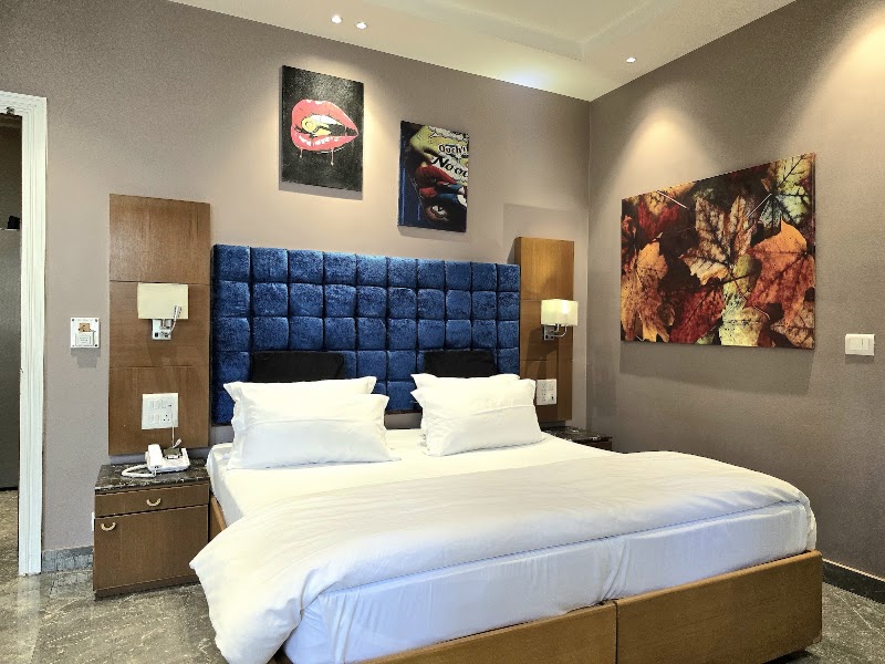 GRAND LIVING APARTMENT - GRAND LIVING APARTMENT, First Floor, A-100, Block A, Chittaranjan Park, New Delhi, Delhi 110019, India