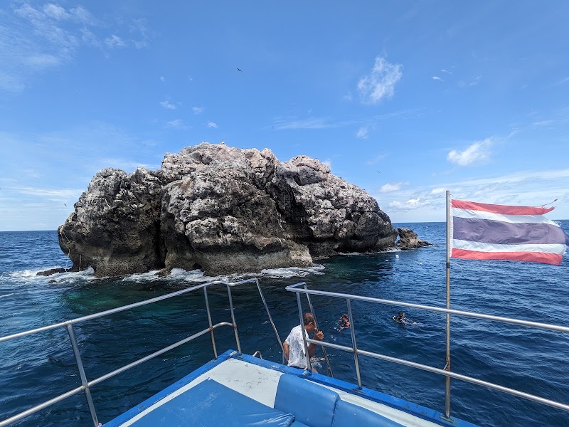 Sail Rock - Sail Rock, WXVR+X2M Sail Rock, Koh Phangan, Chang Wat Surat Thani 84280, Thailand