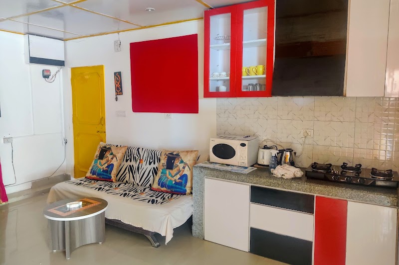 Sun 2BHK Apartment by Wabi Sabi Stays - Sun 2BHK Apartment by Wabi Sabi Stays 1st Floor (Dr. Madhusudan Garg), 3, Adhere estate, Mall Rd, near Kalsang Restaurant, The Mall Road, Mussoorie, Uttarakhand 248179, India