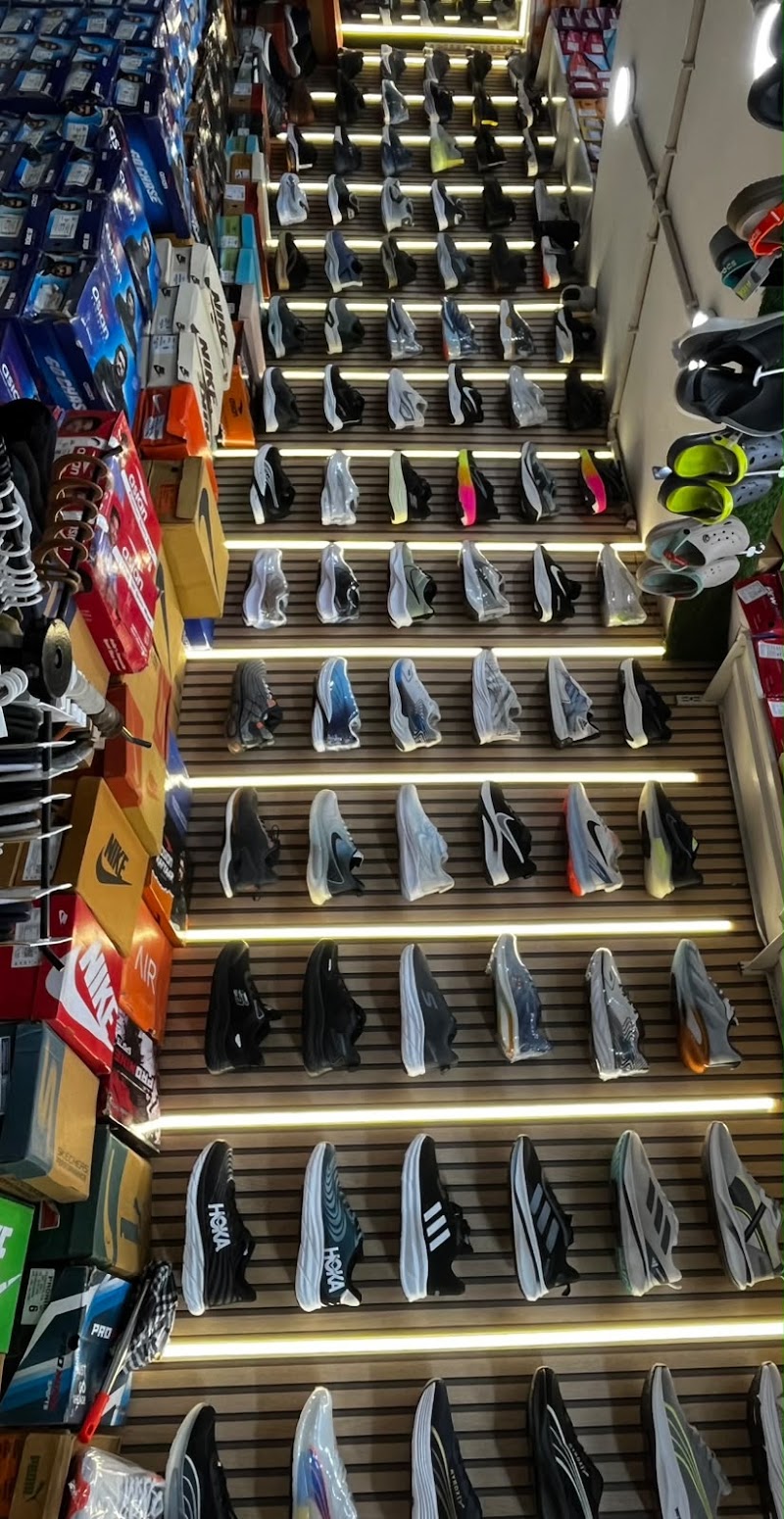 VT Footwear - VT Footwear, 6JP6+5Q8, mode, Daganiya, Sunder Nagar, Raipur, Chhattisgarh 492013, India
