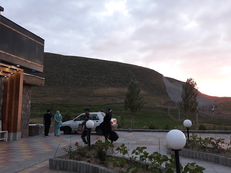 مجتمع آبدرمانی آخار باخار دودو - مجتمع آبدرمانی آخار باخار دودو, Ardabil Province, Qinarjeh, مشگین شهر، جاده قینرجه، نرسیده به، 7MXW+6FQ, Iran