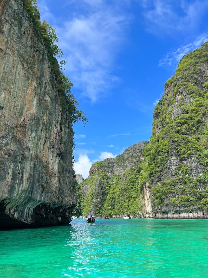 Pi Leh Bay - Pi Leh Bay MQM9+82R เกาะพีพี(อ่าวแหลมตง Tambon Ao Nang, เมือง Chang Wat Krabi 81000, Thailand