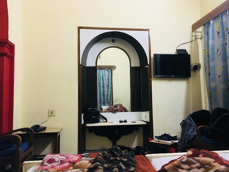 Udaipur Hotel - Udaipur Hotel HMHW+JQH, Outside Surajpole, Toran Bawri, Surajpole, Ganesh Ghati, Udaipur, Rajasthan 313001, India