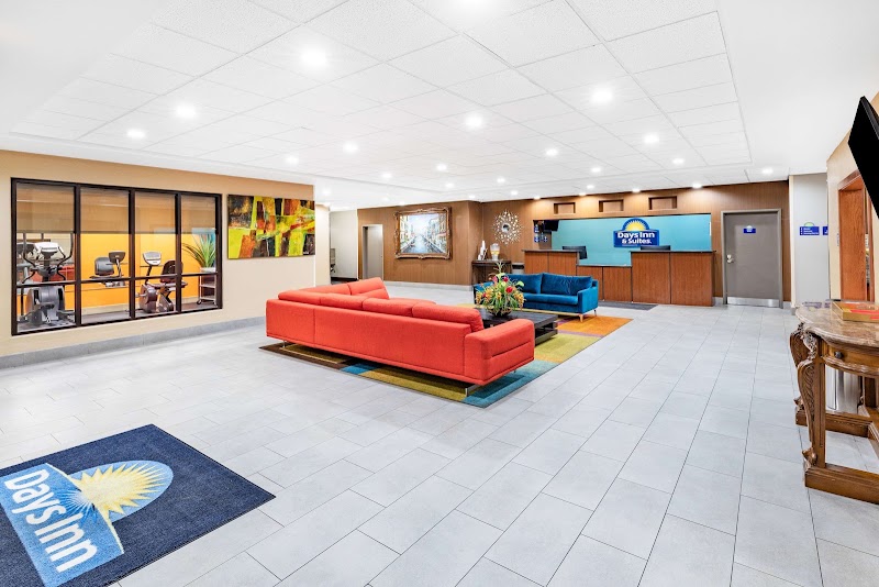 Days Inn & Suites by Wyndham San Antonio near Frost Bank Ctr - Days Inn & Suites by Wyndham San Antonio near Frost Bank Ctr 4038 Frontage Rd I-10, San Antonio, TX 78219, USA