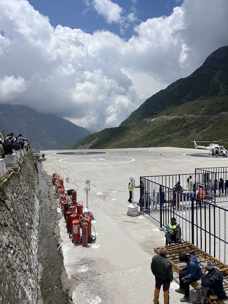 Helipad Kedarnath - Helipad Kedarnath, P3Q9+925, Trekking Way, Kedarnath, Uttarakhand 246445, India