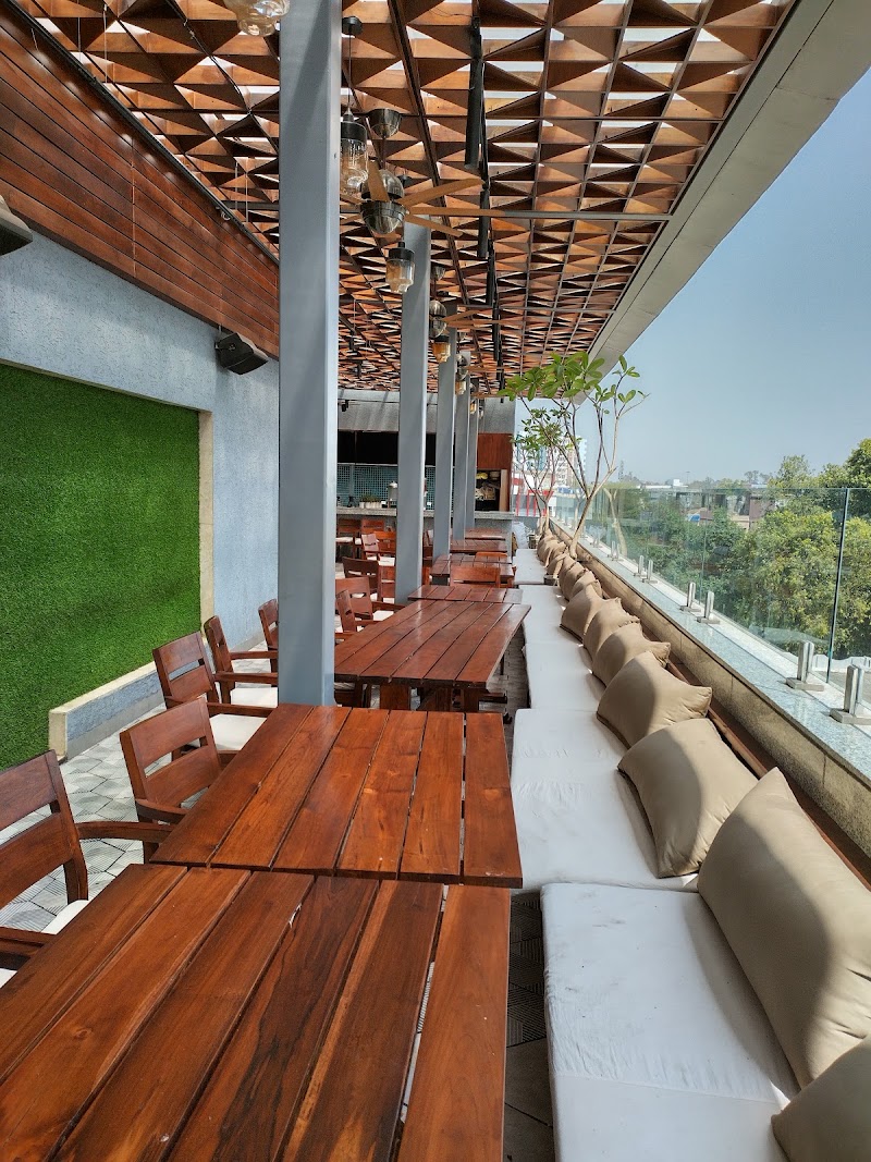 Hotel Charans Plaza - Hotel Charans Plaza Halwasiya House, 11, Mahatma Gandhi Marg, गाला मार्केट, Hazratganj, Lucknow, Uttar Pradesh 226001, India