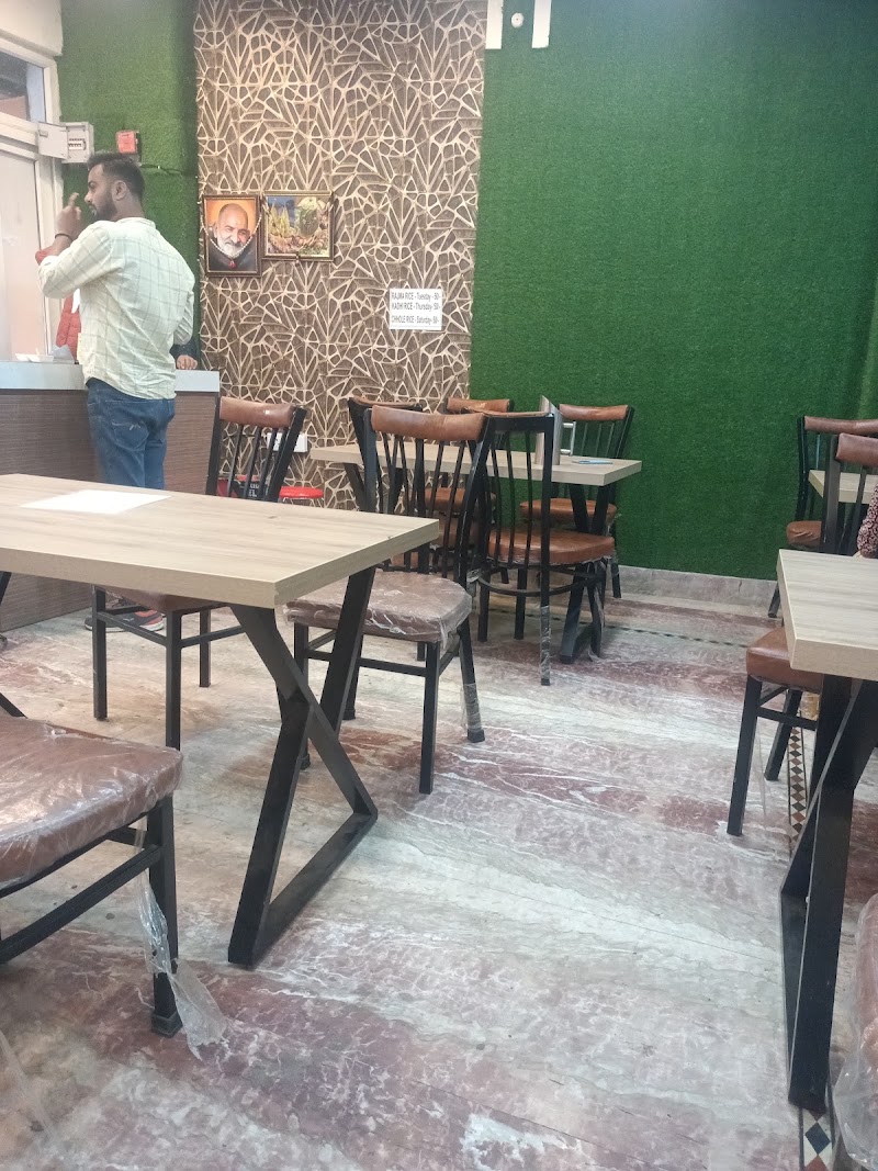 The Lunch Box - The Lunch Box Paneer chauraha, Colnel Ganj, colonelganj, Prayagraj, Uttar Pradesh 211002, India