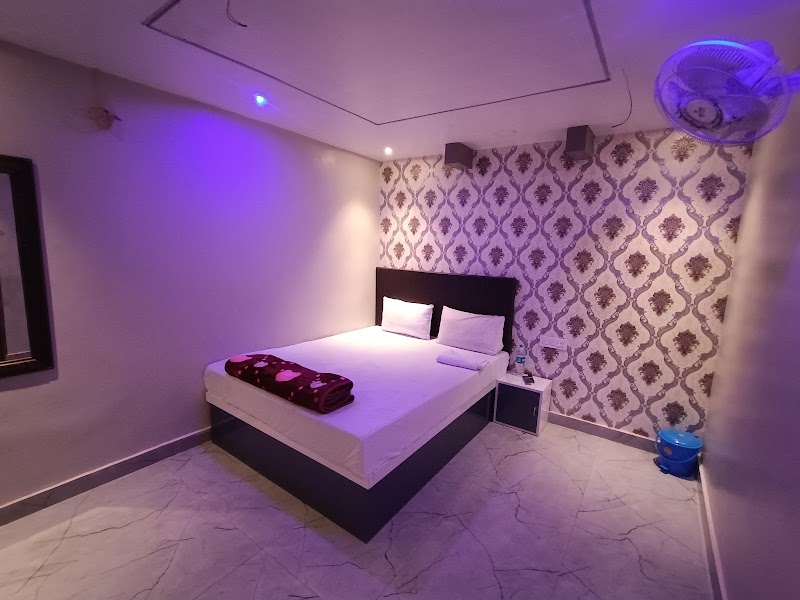 Hotel O by OYO King - Hotel O by OYO King Shop no. 96, Ravi Shankar Shukla market, power house, Janjgiri, Bhilai, Chhattisgarh 490001, India