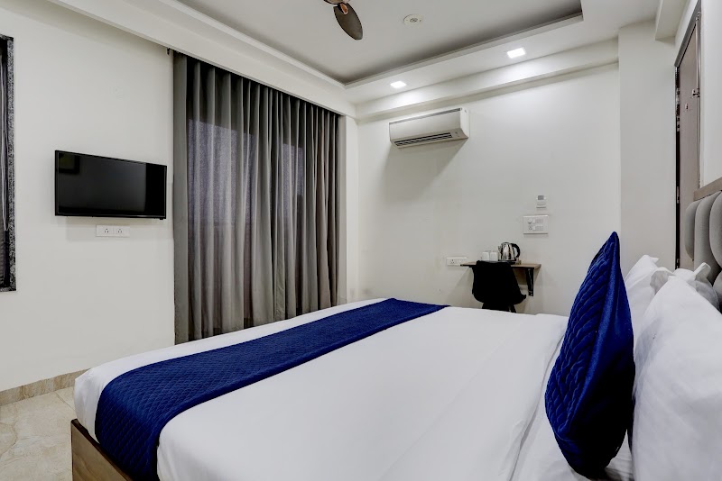 Hotel Golden Royal - Hotel Golden Royal 12A, Drishti Accessories, Saraswati Marg, opposite Nellai Annapoorna, Block 12A, WEA, Karol Bagh, New Delhi, Delhi, 110005, India
