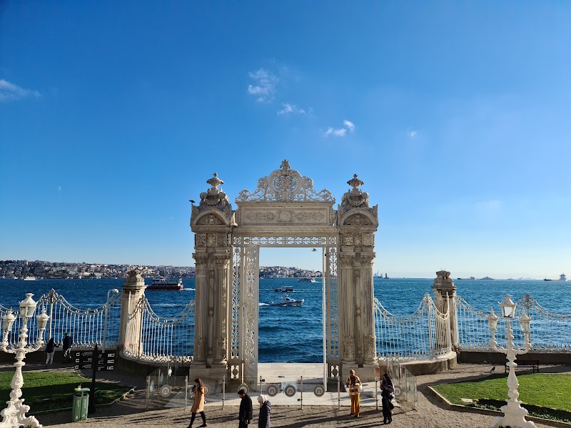 Dolmabahçe Palace - Dolmabahçe Palace, Vişnezade, Dolmabahçe Cd., 34357 Beşiktaş/İstanbul, Türkiye