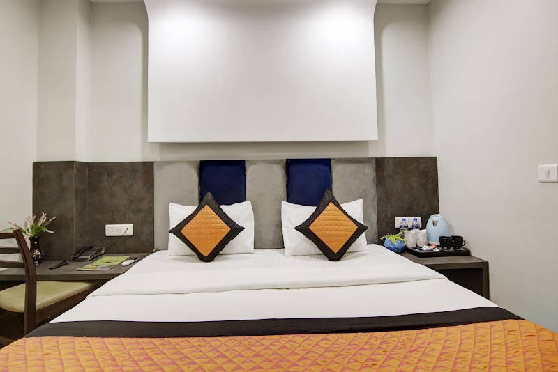 Hotel S B Inn Paharganj - Hotel S B Inn Paharganj 898 Chandi Wali Gali, Main Bazar Rd, Ratan Lal Market, Aram Bagh, Paharganj, New Delhi, Delhi 110055, India