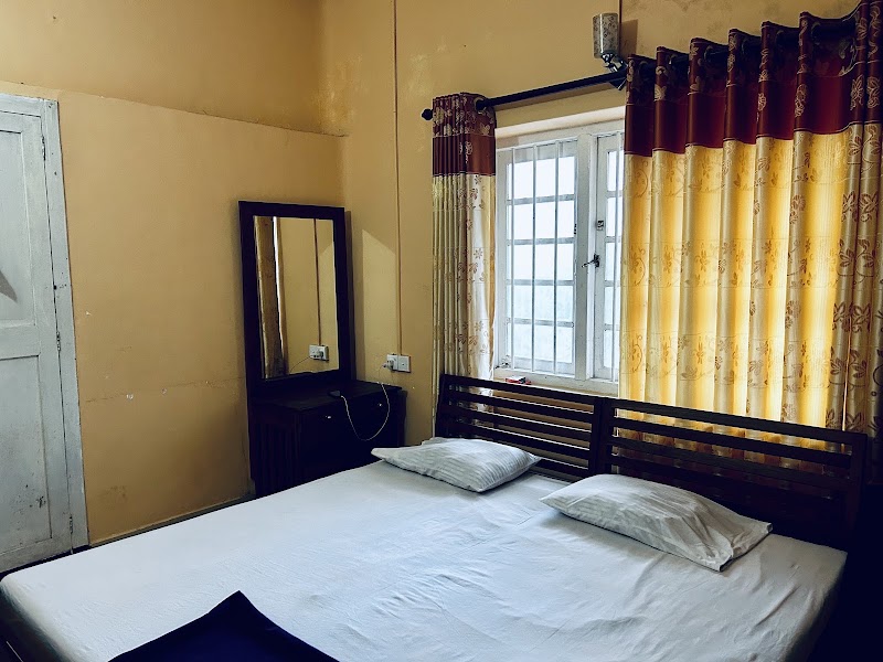 ක කාමර - නානුඔය දුම්රිය ස්ථානය | ஓய்வு அறைகள் - நானுஓயா புகையிரத நிலையம் - ක කාමර - නානුඔය දුම්රිය ස්ථානය | ஓய்வு அறைகள் - நானுஓயா புகையிரத நிலையம், WPRR+3PJ, Avissawella - Hatton - Nuwara Eliya Hwy, Nanuoya 22150, Sri Lanka