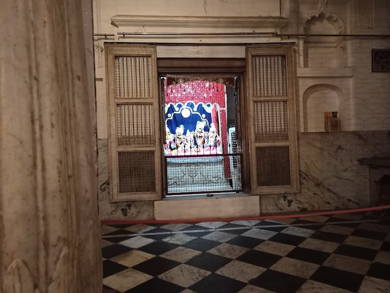 Shri Radha Gokulanand Ji Mandir, Vrindavan - Shri Radha Gokulanand Ji Mandir, Vrindavan, HMPX+FFH, Keshi Ghat, Vrindavan, Uttar Pradesh 281121, India