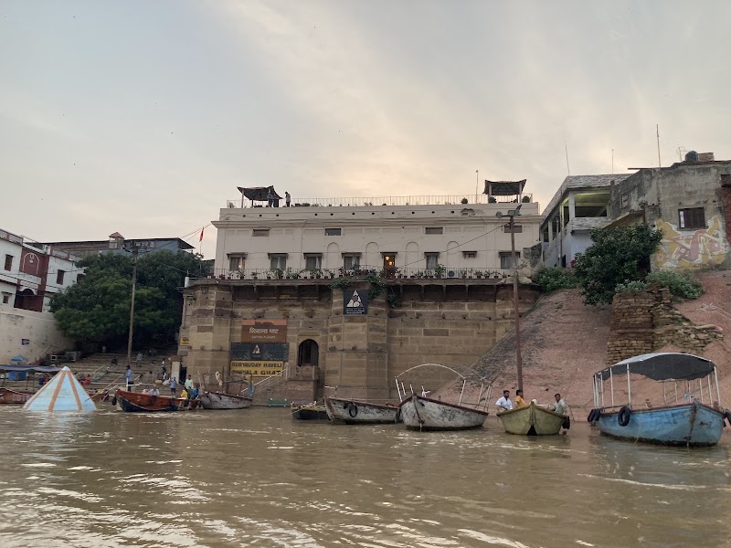 Dandi Ghat, (Varanasi) - Dandi Ghat, (Varanasi) 72W4+QVH, Hanuman Ghat Rd, Hanumaan Ghat, Bangali Tola, Varanasi, Uttar Pradesh 221001, India